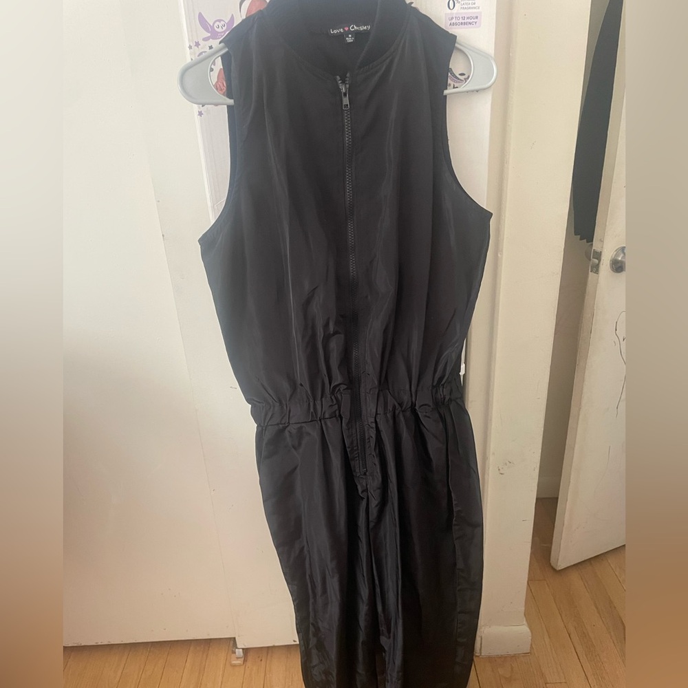 Chesley Black Sleeveless Midi Dress